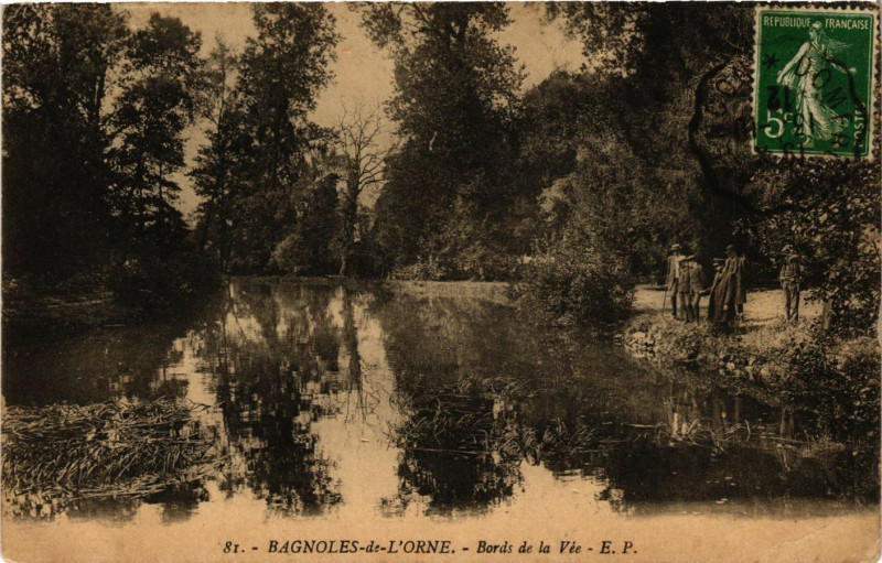 Carte postale ancienne Bagnoles-de-l'Orne - Bords de la Vée
