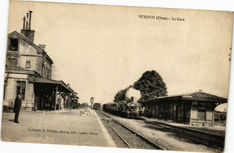 Carte postale ancienne Surdon - La Gare