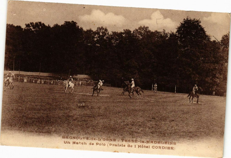 Carte postale ancienne Tesse la Madeleine - (Orne) - Un Match de Polo
