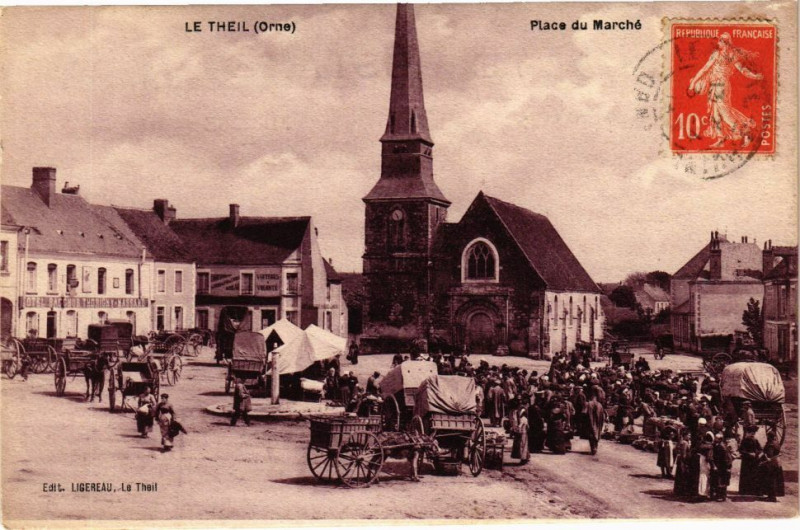 Carte postale ancienne Le Theil (Orne) - Place du Marche
