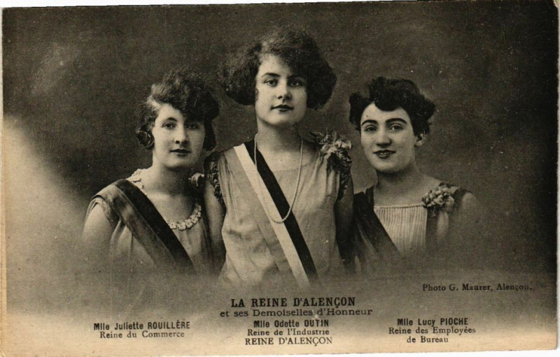 Carte postale ancienne La Reine d'Alencon - et ses Demoiselles d'Honneur