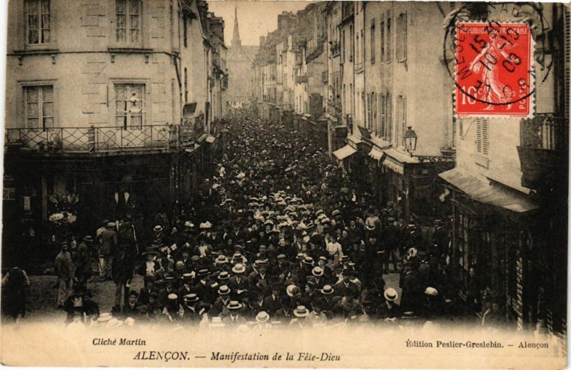 Carte postale ancienne Alencon (Orne) - Manifestation de la Fte Dieu à Alençon