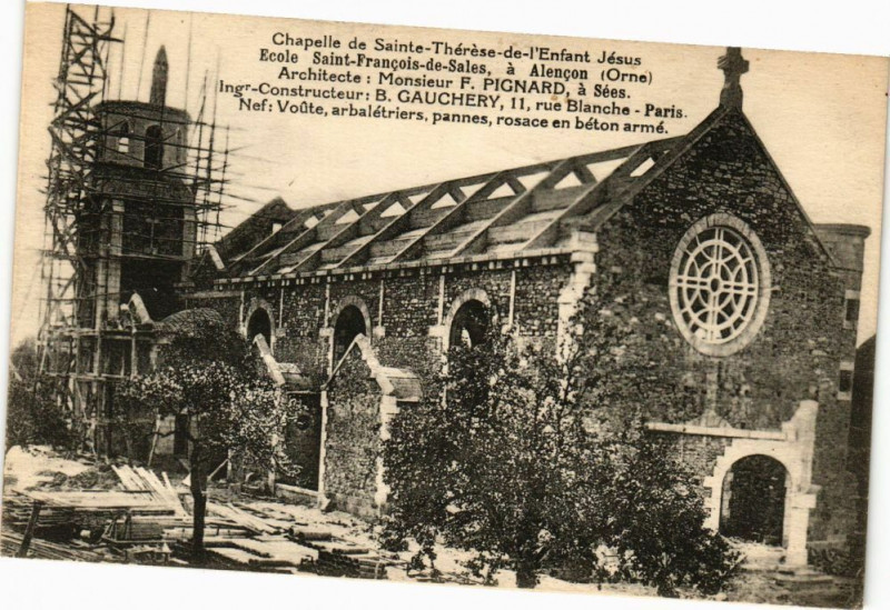 Carte postale ancienne Alencon (Orne) - Chapelle de Sainte Therese de l'Enfant Jesus à Alençon