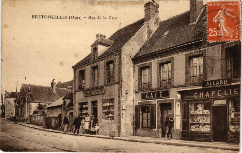 Carte postale ancienne Bretoncelles (Orne) - Rue de la Gare à Bretoncelles