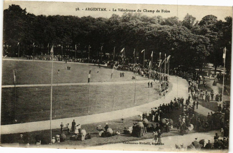 Carte postale ancienne Argentan - Le Velodrom du Champ de Foire à Argentan