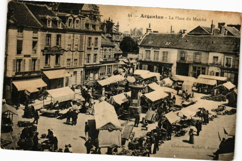 Carte postale ancienne Argentan - La Place du Marche à Argentan