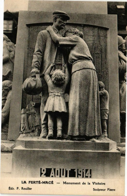 Carte postale ancienne La ferte mace .- Monument de la victoire à Macé