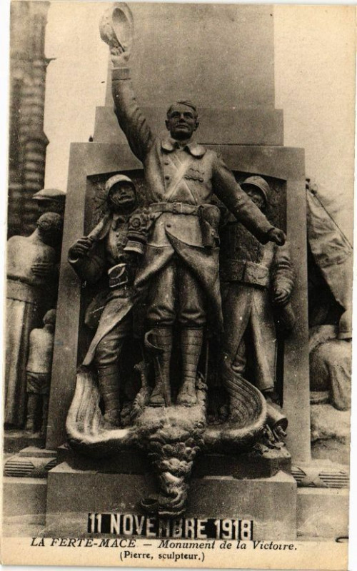 Carte postale ancienne La ferte mace .- Monument de la victoire à Macé