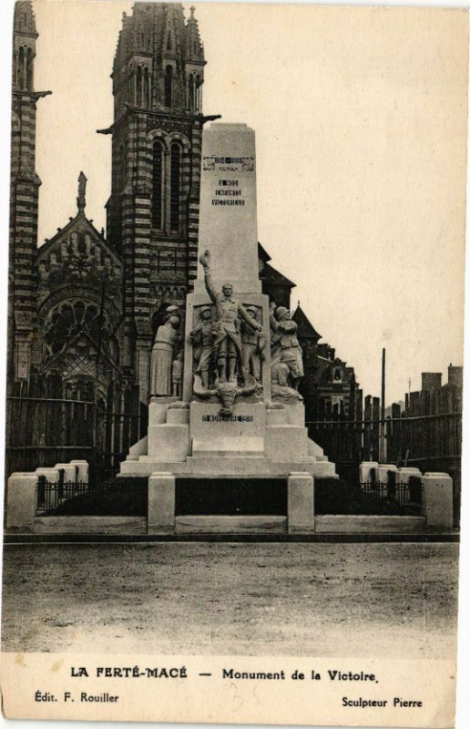 Carte postale ancienne La ferte mace .- Monument de la victoire à Macé