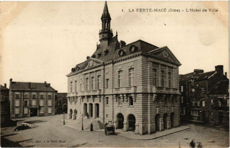 Carte postale ancienne La ferte mace .- L'hotel de ville à Macé