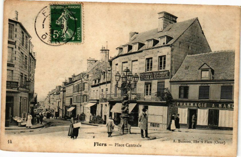 Carte postale ancienne Flers .- Place centrale à Flers