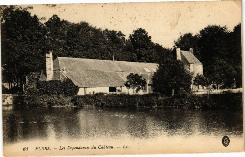 Carte postale ancienne Flers .- Les dependances du chateau à Flers