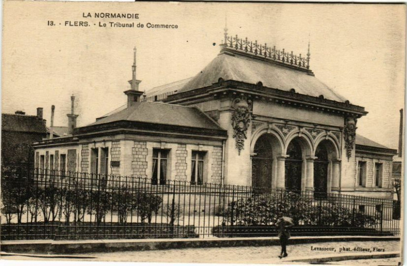 Carte postale ancienne Flers .- Le tribunal du commerce à Flers