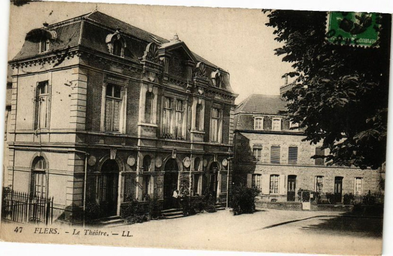 Carte postale ancienne Flers .- Le theatre à Flers