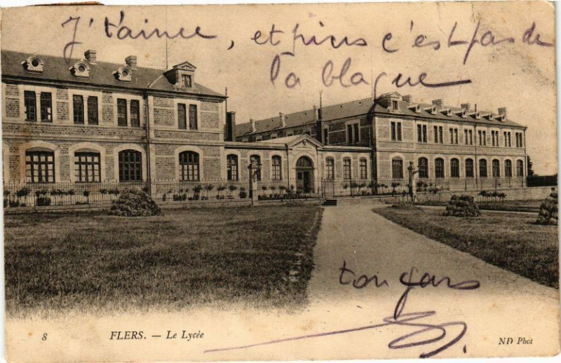 Carte postale ancienne Flers .- Le lycee à Flers
