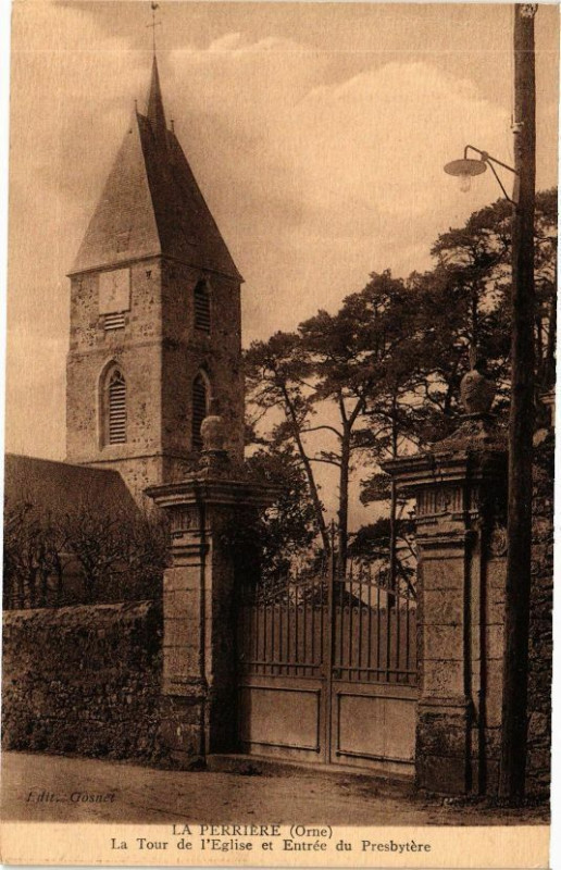 Carte postale ancienne La perriere - La tour de l'eglise et entree à Ri