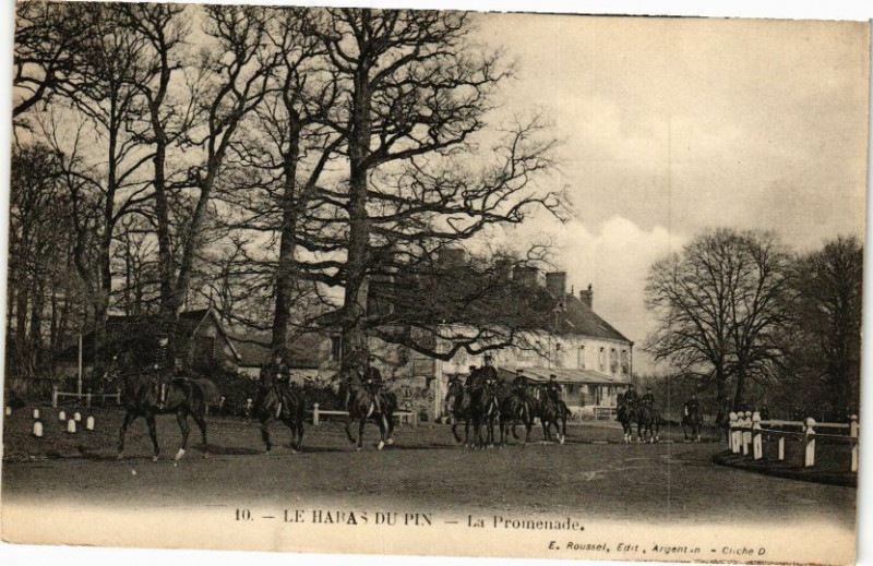 Carte postale ancienne La Haras-du-Pin - La promenade