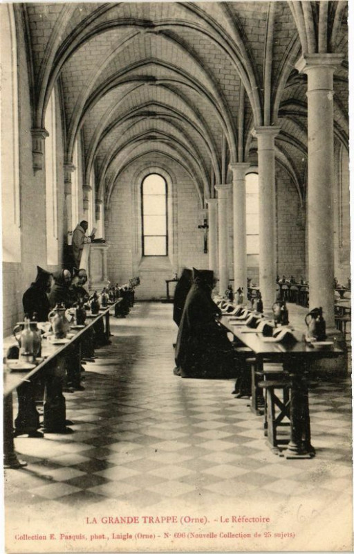 Carte postale ancienne La Grande Trappe - Le Réfectoire