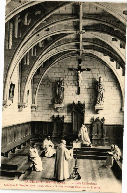 Carte postale ancienne La Grande Trappe - La Salle Capitulaire