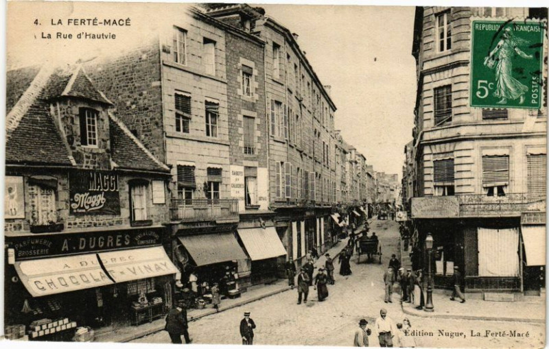 Carte postale ancienne La Ferte Mace - La rue d'hautive à La Ferté Macé