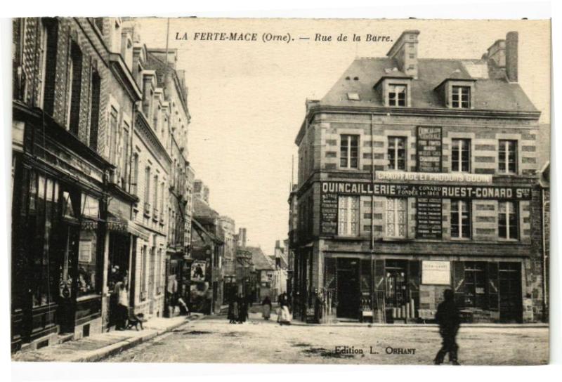 Carte postale ancienne La Ferte Mace - Rue de la barre à La Ferté Macé