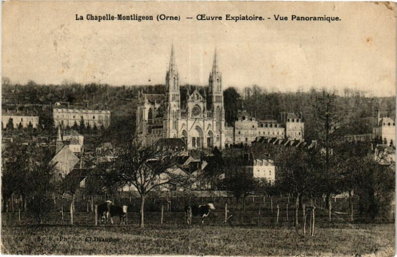 Carte postale ancienne La Chapelle-Montligeon - Oeuvre Expiatoire - Vue Panoramique à La Chapelle-Montligeon