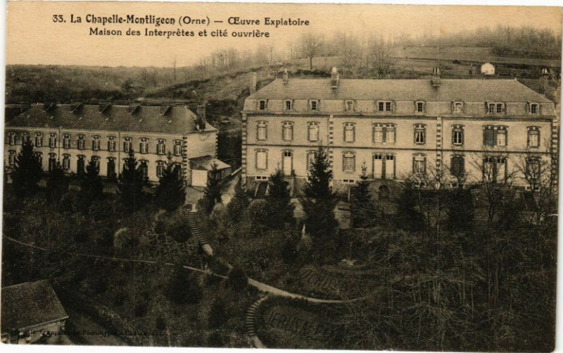 Carte postale ancienne La Chapelle-Montligeon - Maison des Interprétes et cité ouvriére à La Chapelle-Montligeon