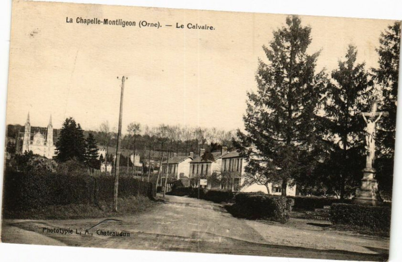 Carte postale ancienne La Chapelle Montligeon - Le Calvaire à La Chapelle-Montligeon