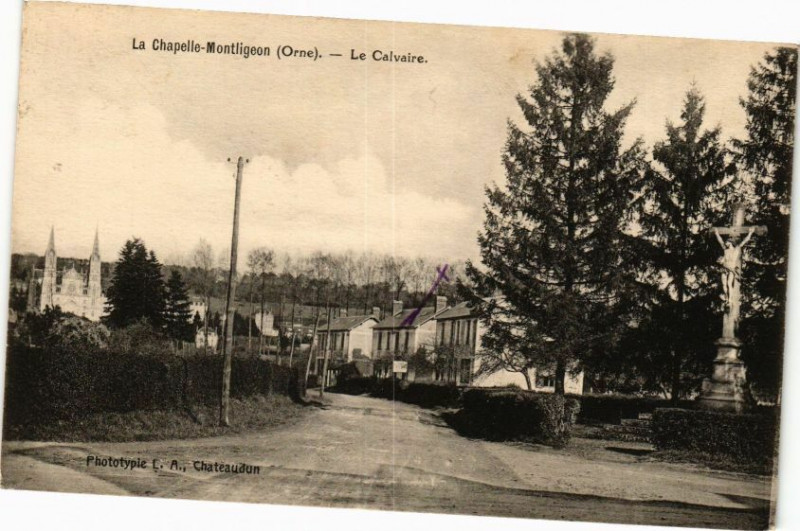 Carte postale ancienne La Chapelle Montligeon - Le Calvaire à La Chapelle-Montligeon
