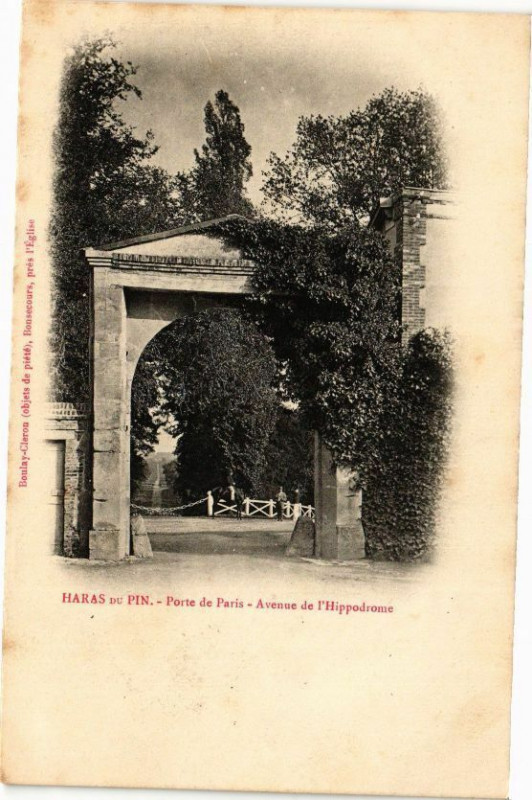 Carte postale ancienne Haras-du-Pin - Porte de paris à Ri