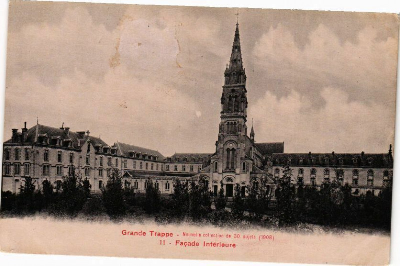 Carte postale ancienne Grande Trappe - Facade interieure à Ri