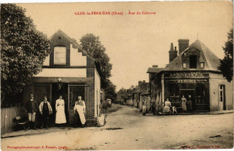 Carte postale ancienne Glos-la-Ferriére - Rue du Calvaire à Ri