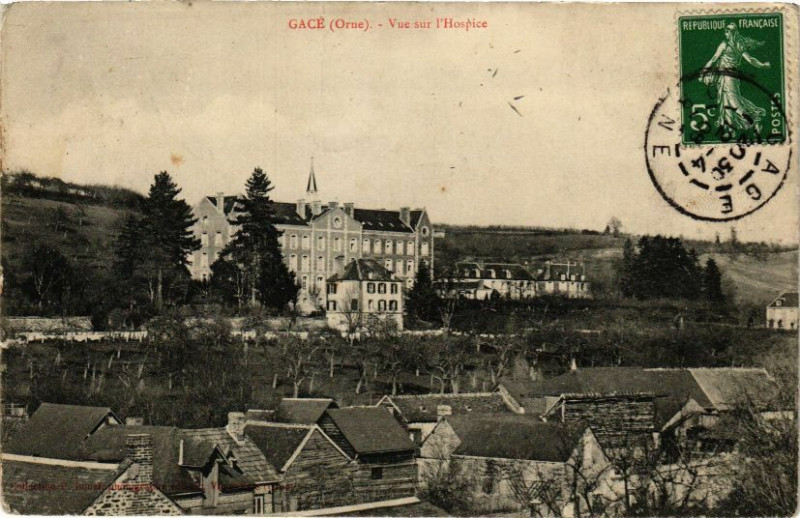 Carte postale ancienne Gace - Vue sur l'Hospice à Gacé