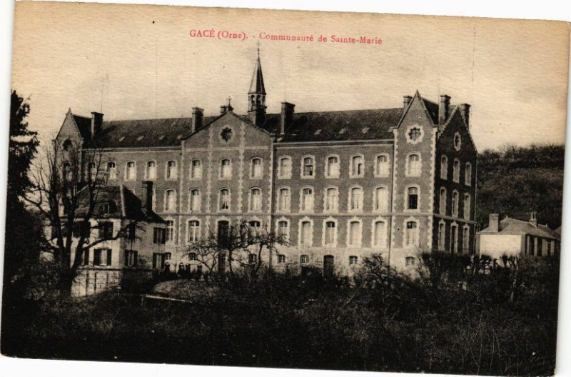 Carte postale ancienne Gace - Communauté de Sainte-Marie à Gacé