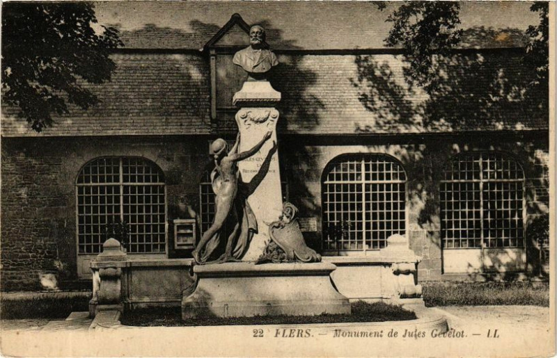 Carte postale ancienne Flers - Monument de jules gevelot à Flers