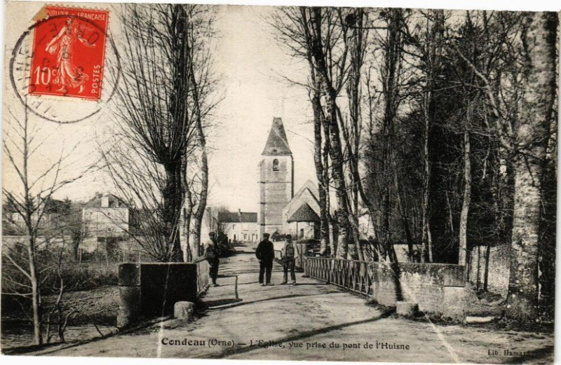 Carte postale ancienne Condeau - l'eglise yue prise du pont de l'huisne à Ri