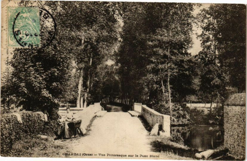 Carte postale ancienne Chandai - Vue pittoresque sur le pont blanc à Chandai