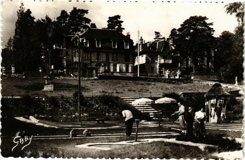 Carte postale ancienne Bagnoles-de-l'Orne- Sylvabelle - hotel et le golf