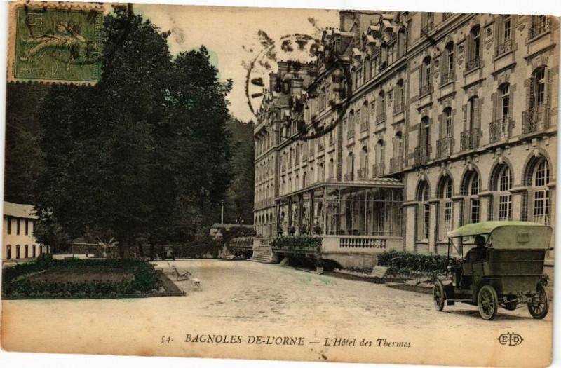 Carte postale ancienne Bagnoles-de-l'Orne- L'hotel des thermes