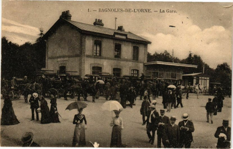 Carte postale ancienne Bagnoles-de-l'Orne - La gare