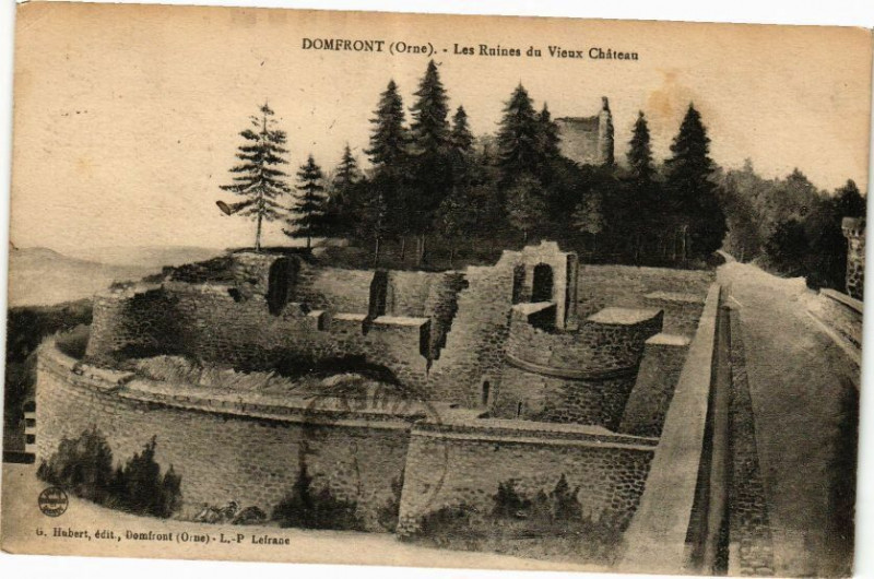 Carte postale ancienne Domfront - Les ruines du vieux chateau