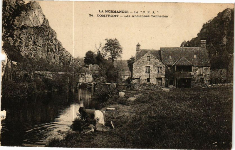 Carte postale ancienne Domfront - Les Anciennes Tanneries à Ri