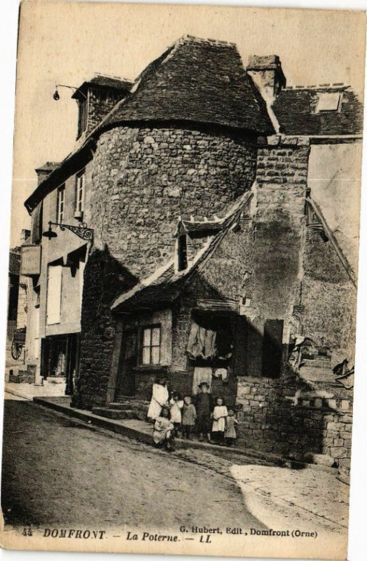 Carte postale ancienne Domfront - La Poterne