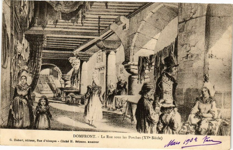 Carte postale ancienne Domfront - La rue sous les porches