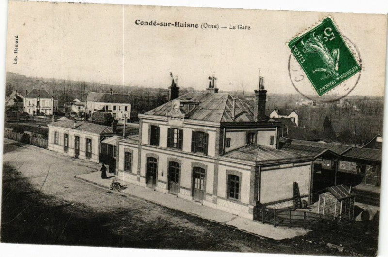Carte postale ancienne Condé-Huisne - La Gare