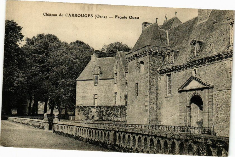 Carte postale ancienne Chateau de Carrouges - Facade Ouest à Carrouges