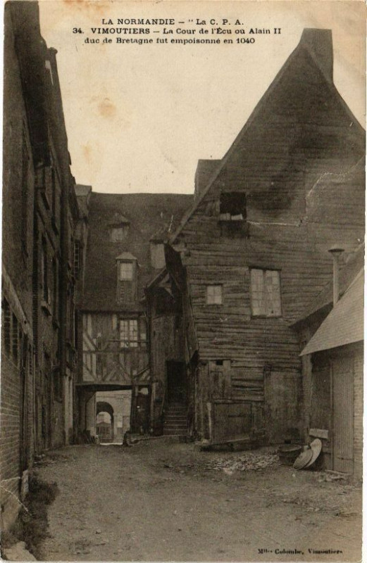 Carte postale ancienne Vimoutiers - La cour de l'ecu ou alain à Vimoutiers