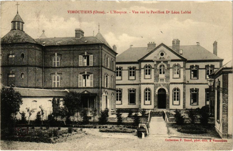 Carte postale ancienne Vimoutiers - L'Hospice - Vue sur le Pavillon de Léon Labbé à Vimoutiers