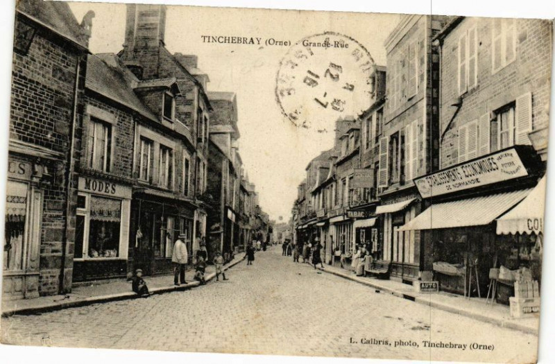 Carte postale ancienne Tinchebray - Grande rue