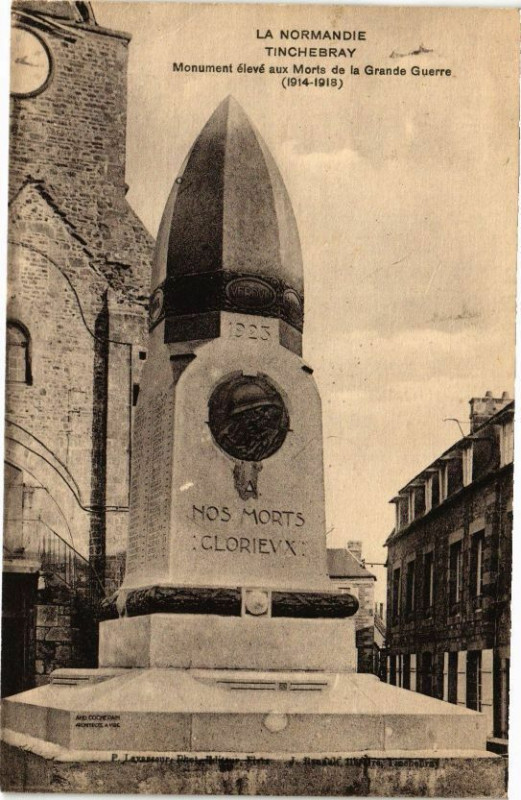 Carte postale ancienne Tinchebray - Monument élevé aux Morts de la Grande Guerre